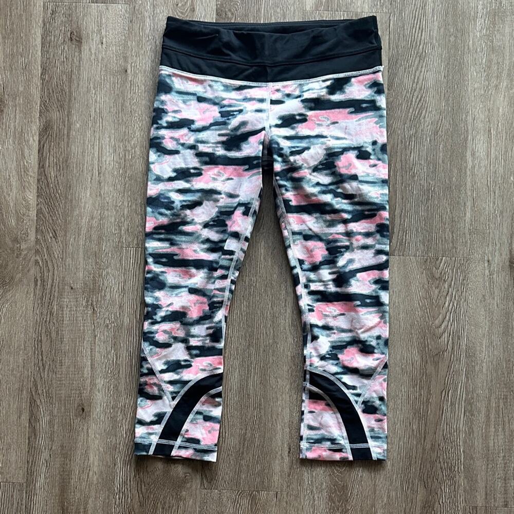 Lululemon Inspire‎ Crop II Leggings Wamo Camo Barely Pink/Black All Luxtreme 6